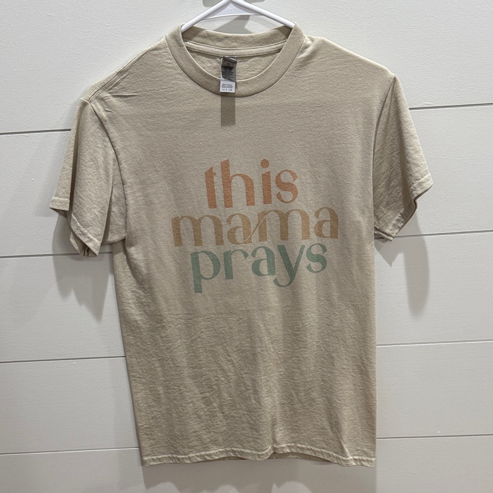 This Mama Prays Gildan Tee
